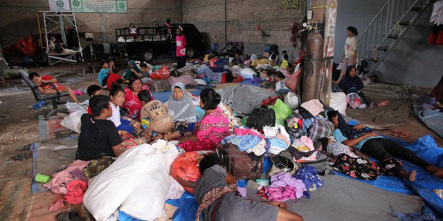 Warga terdampak banjir bandang Sumatera Utara (Foto: ANTARA FOTO/Yudi Manar)
