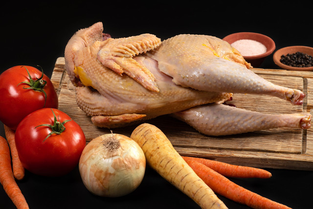 Ilustrasi daging ayam pejantan. Foto: VIS Fine Art/Shutterstock