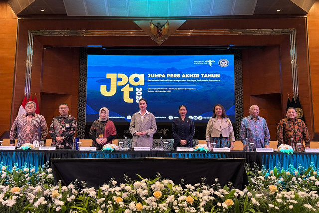 Menteri Pariwisata Widiyanti Putri Wardhana dan Wakil Menteri Pariwisata Ni Luh Puspa dalam acara Jumpa Pers Akhir Tahun (JPAT) di Jakarta, Selasa (16/12/2025). Foto: Andari Novianti/kumparan