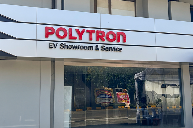 Persemian tiga diler baru Polytron yang berlokasi di Jakarta Timur, Bekasi, dan Bandung pada Selasa (16/12/2025). Foto: Dok. Polytron