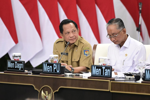 Mendagri Tito Karnavian dalam acara Pengarahan Presiden RI kepada Kepala Daerah se-Papua dan KEPP-OKP di Istana Negara, Jakarta, Selasa (16/12/2025). Foto: Dok. Kemendagri