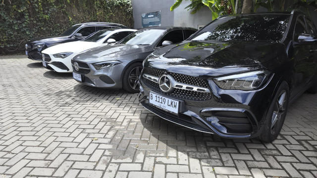 Deretan mobil Mercedes-Benz yang menggunakan platform NGCC.  Foto: Fitra Andrianto/kumparan
