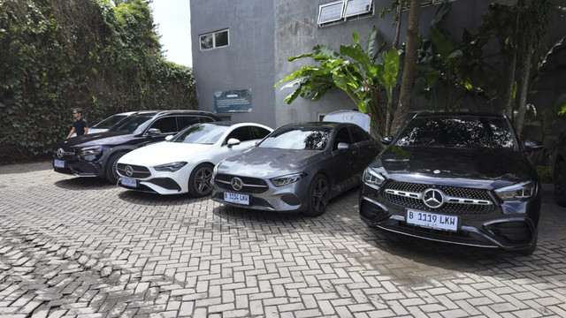 Deretan mobil Mercedes-Benz yang menggunakan platform NGCC. Foto: Fitra Andrianto/kumparan