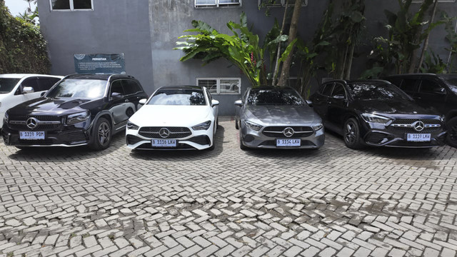 Deretan mobil Mercedes-Benz yang menggunakan platform NGCC.  Foto: Fitra Andrianto/kumparan