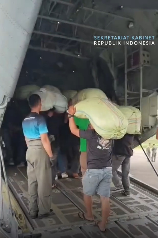 Hasil-hasil tani warga Bener Meriah dan Takengon telah diterbangkan ke Posko Halim menggunakan Helikopter/Pesawat TNI maupun swasta dari Bandara Rembele, Kab. Bener Meriah. Foto: Instagram/ @sekertariat.kabinet