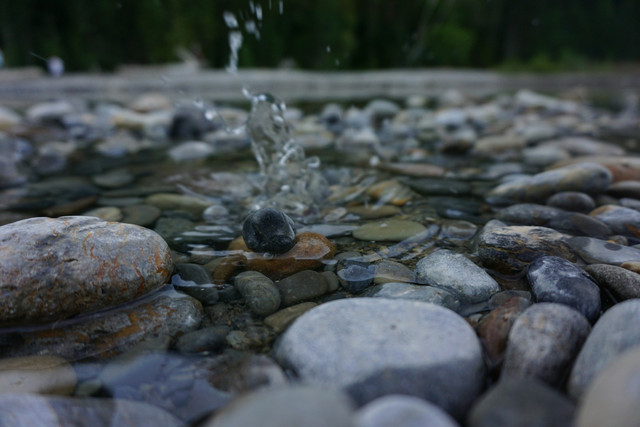 Ilustrasi penyaringan air di tanah. Foto: Unsplash