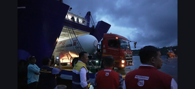 Pertamina Patra Niaga menyalurkan 360 ton LPG untuk 10 kabupaten/kota di Provinsi Aceh, Rabu (17/12/2025). Foto: Dok. Pertamina Patra Niaga