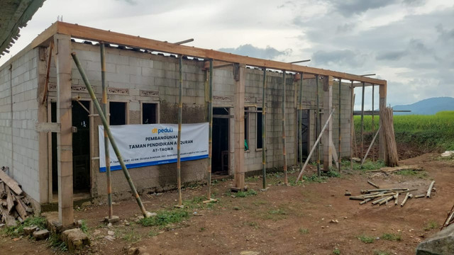 DT Peduli Salurkan Dana Crowdfunding untuk Pengembangan Sarana Belajar Santri RA At-Taqwa (Sumber : DT Peduli)