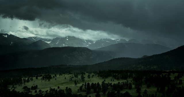 Ilustrasi cuaca mendung. Foto: Unsplash