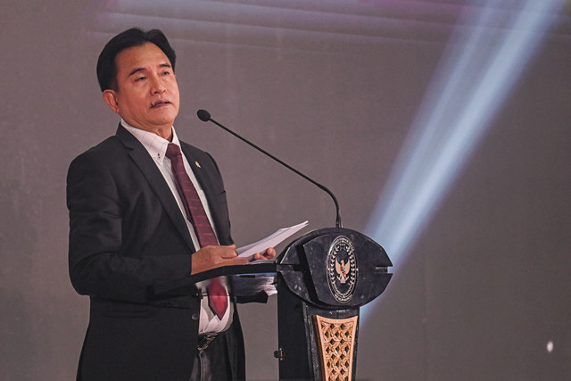 Menko Kumham Imipas Yusril Ihza Mahendra memberikan sambutan saat penyampaian rekomendasi kebijakan Kemenko Kumham Imipas di Jakarta, Rabu (17/12/2025). Foto: ANTARA FOTO/Hafidz Mubarak A