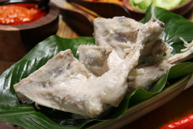 Ilustrasi ayam pop khas Padang. Foto: Ariyani Tedjo/Shutterstock