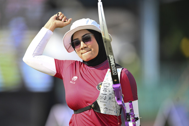 Pemanah Indonesia Diananda Choirunisa melawan pemanah Vietnam Huyen Diep Trieu pada pertandingan babak final nomor panahan Recurve perorangan Putri SEA Games 2025 di Sport Authority of Thailand, Bang Kapi, Thailand, Rabu (17/12/2025). Foto: Nova Wahyudi/Antara Foto