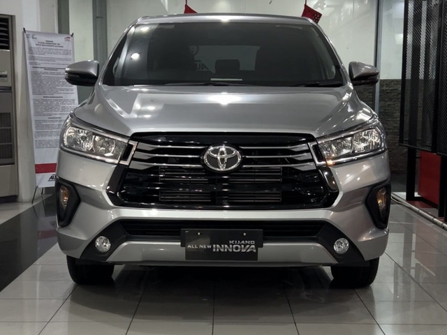 Toyota Kijang Innova Reborn 2.4 G Diesel 2025 di diler Auto2000 Basuki Rachmat, Surabaya, Kamis (11/12/2025). Foto: Syahrul Ghiffari/kumparan