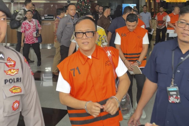 Eks Wamenaker, Immanuel Ebenezer atau Noel, usai pelimpahan tahap II kasus dugaan pemerasan dalam pengurusan sertifikasi K3 Kemnaker, di Gedung Merah Putih KPK, Jakarta, Kamis (18/12/2025). Foto: Fadhil Pramudya/kumparan