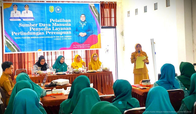 Pelatihan Sumber Daya Manusia (SDM) Penyedia Layanan Perlindungan Perempuan yang diselenggarakan oleh Dinas P3AP2KB Kabupaten Sambas bekerja sama dengan TP PKK Kabupaten Sambas. Foto: Dok. Kanwil Kemenkum Kalbar