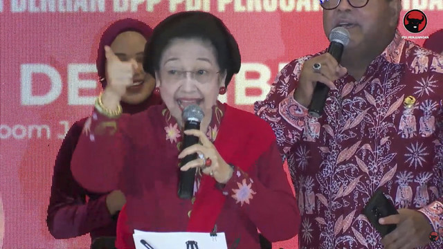 Ketua Umum PDI Perjuangan Megawati Soekarnoputri bernyanyi saat Peringatan Hari Ibu oleh PDI Perjuangan di Gedung Nyi Ageng Serang, Jakarta Selatan, Kamis (18/12/2025). Foto: Youtube/PDI Perjuangan