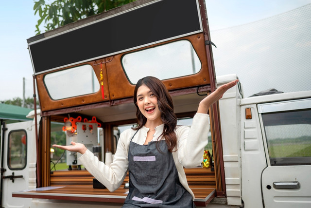 Ilustrasi UMKM. Foto: leolintang/Shutterstock