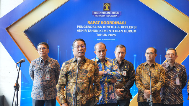 Menteri Hukum Supratman Andi Agtas (kedua dari kiri) pada Rapat Koordinasi Pengendalian Kinerja & Refleksi Akhir Tahun Kementerian Hukum Tahun 2025 di Grand Mercure Kemayoran, Kamis (18/12). Foto: Dok. Istimewa