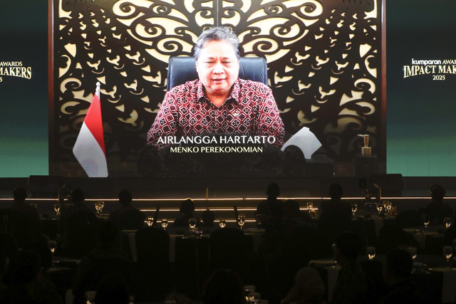 Menko Bidang Perekonomian Airlangga Hartarto memberikan sambutan usai menerima penghargaan kumparan Awards Impact Makers 2025 di Hotel Indonesia Kempinski, Jakarta, Kamis (17/12/2025). Foto: Aditia Noviansyah/kumparan