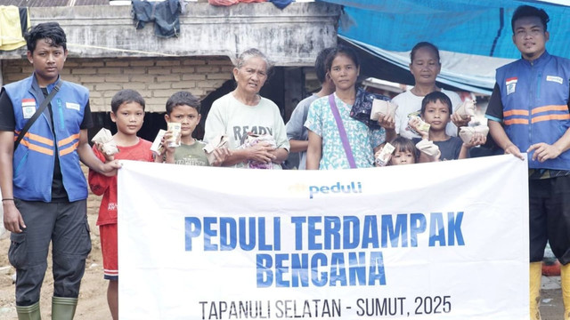 DT Peduli Hadir Langsung di Tengah Warga Desa Garoga, Tapanuli Selatan yang terdampak Bencana Banjir (Sumber : DT Peduli)