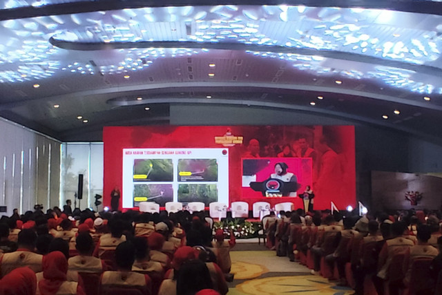 Ketua DPP PDIP Bidang Penanggulangan Bencana, Tri Rismaharini, saat menyampaikan kata sambutan dalam kegiatan Seminar Mitigasi Bencana dan Pertolongan Korban di Jakarta Timur. Foto: Rachmadi Rasyad/kumparan