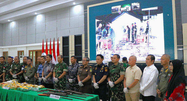 Pemusnahan barang bukti hasil Operasi Satuan Tugas Pengamanan Perbatasan Republik Indonesia–Malaysia periode 2020–2025. Foto: Dok. Kanwil Kemenkum Kalbar