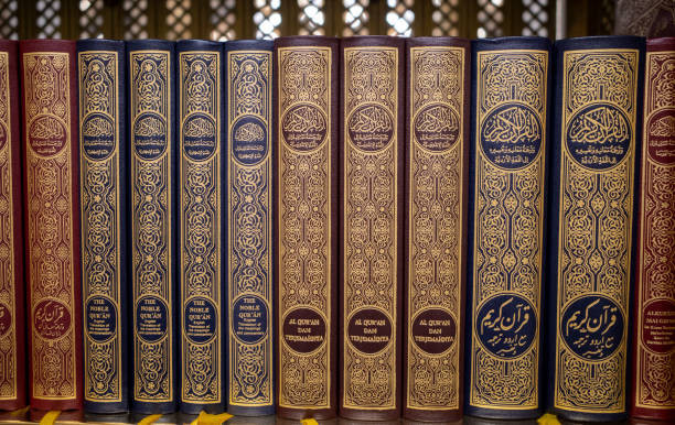 Tumpukan Al Quran Foto by Istock
