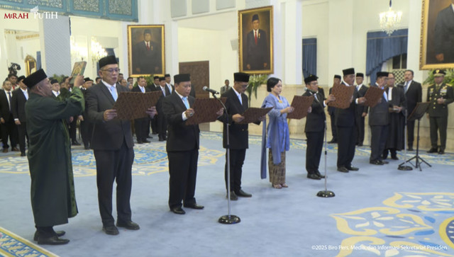 Suasana saat Presiden Prabowo Subianto melantik Anggota Komisi Yudisial dan Duta Besar LBBP RI di Istana Negara, Jakarta, Jumat (19/12/2025). Foto: YouTube/Sekretariat Presiden