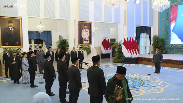 Suasana saat Presiden Prabowo Subianto melantik Anggota Komisi Yudisial dan Duta Besar LBBP RI di Istana Negara, Jakarta, Jumat (19/12/2025). Foto: YouTube/Sekretariat Presiden