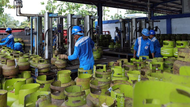 Proses pengisian tabung LPG 3 Kg. (foto: istimewa)