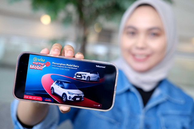 Selama 1 Desember 2025 hingga 31 Januari 2026, Telkomsel dan Viu berikan kesempatan kepada pelanggan untuk bawa pulang satu unit mobil Toyota Agya dan satu unit mobil Toyota Raize, hanya dengan mengaktifkan paket Telkomsel apapun dengan akses Viu Premium 30 hari atau lebih. Foto: Telkomsel
