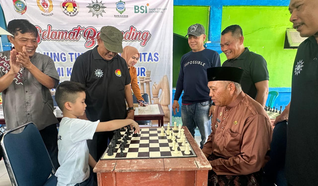 Kompetisi catur dibuka secara resmi oleh Wakil Bupati Mempawah. Foto: Dok. Istimewa
