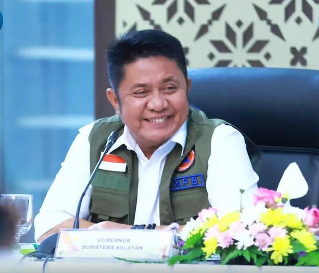 Gubernur Sumsel Herman Deru dalam rapat koordinasi lintas sektoral di Griya Agung Palembang, Jumat (19/12/2025). Foto : Humas Pemprov Sumsel