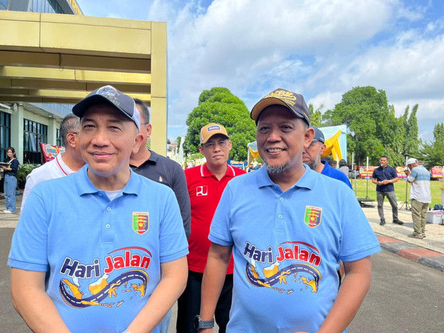 Kepala Dinas Bina Marga dan Bina Konstruksi (BMBK) Provinsi Lampung M. Taufiqullah bersama Asisten Bidang Ekonomi dan Pembangunan Pemprov Lampung Mulyadi Irsan usai peringatan Hari Jalan Nasional 2025 | Foto : Eka Febriani / Lampung Geh