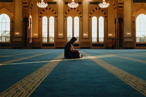 Ilustrasi 1 Rajab 2025 Tanggal Berapa, Foto: Unsplash/Alim