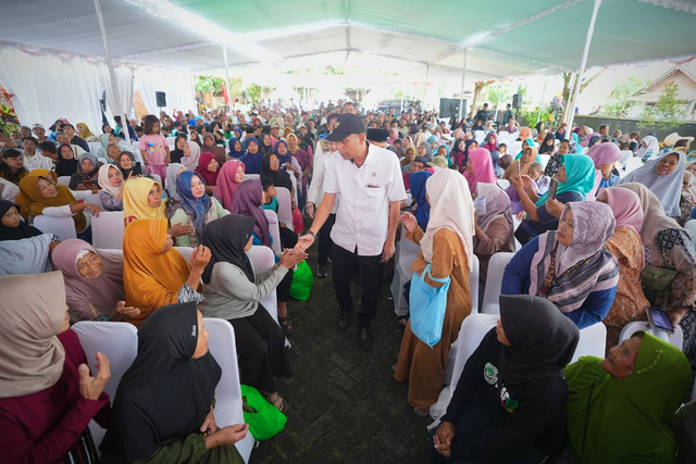 Wamensos Agus Jabo menghadiri Peringatan Hari Kesetiakawanan Sosial Nasional (HKSN) 2025 di Desa Purwosari. Dok: Kemensos