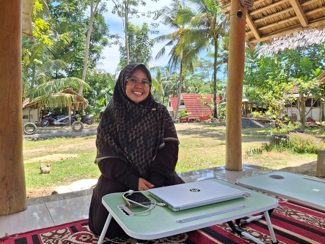 Dokumentasi pribadi: Foto Kepala Sekolah Alam Pangandaran, Bu Irma Nurdiani Aziz