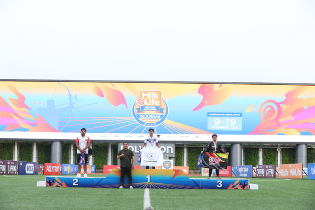 Pemenang Divisi Recurve di MilkLife Archery Challenge KEJURNAS Antar Club 2025 di Supersoccer Arena, Kudus. Foto: MilkLife Archery Challenge