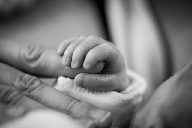 Ilustrasi Ibu & Bayi Pasca Melahirkan. bay. Foto: Pexels.