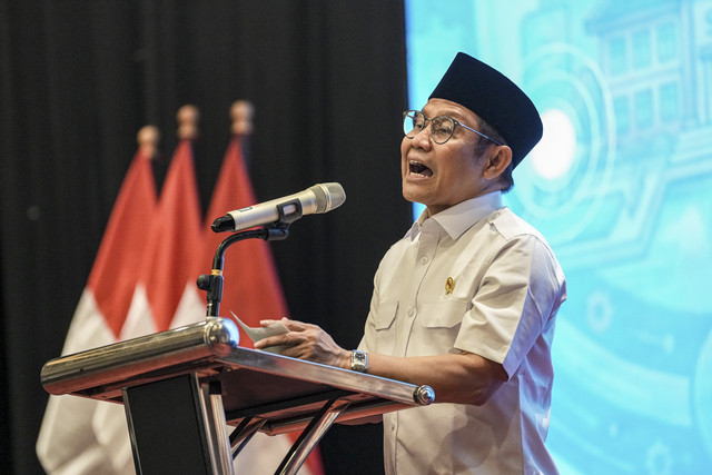 Menteri Koordinator Pemberdayaan Masyarakat Muhaimin Iskandar saat kegiatan Revitalisasi SMK Menuju SMK Go Global di Surabaya, Jawa Timur, Jumat (19/12/2025). Foto: Dok. Kemenko PM