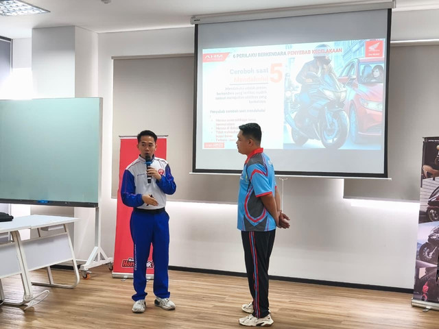 Astra Motor Kalimantan Barat menggelar Seminar Safety Riding bagi penjaga keamanan dari Vendor SIGAP pada Minggu, 14 Desember 2025. Foto: Dok. Asmo Kalbar