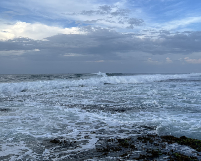 Suasana Pantai Ngerumput di Pagi Hari (Sumber: Dokumentasi Pribadi)