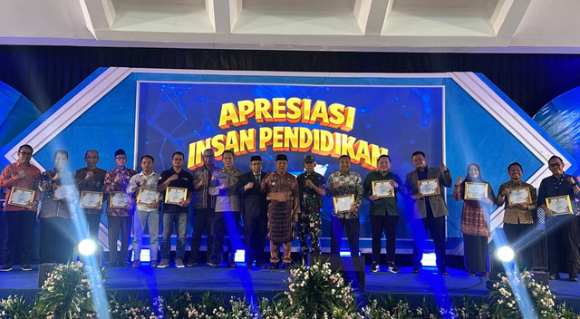 Apresiasi Insan Pendidikan tahun 2025 yang digelar Pemkab Mempawah. Foto: Dok. Istimewa