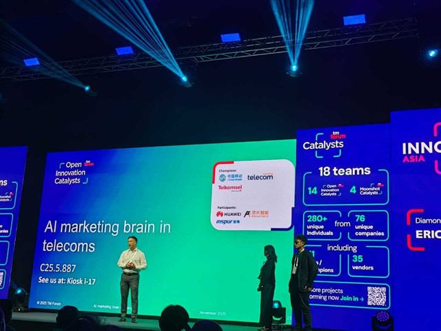 Telkomsel meraih Outstanding Catalyst Award kategori AI & Automation melalui proyek AI Marketing Brain pada ajang TM Forum Open Innovation Catalyst Awards 2025 yang digelar di konferensi Innovate Asia, Bangkok, Thailand. Foto: Telkomsel
