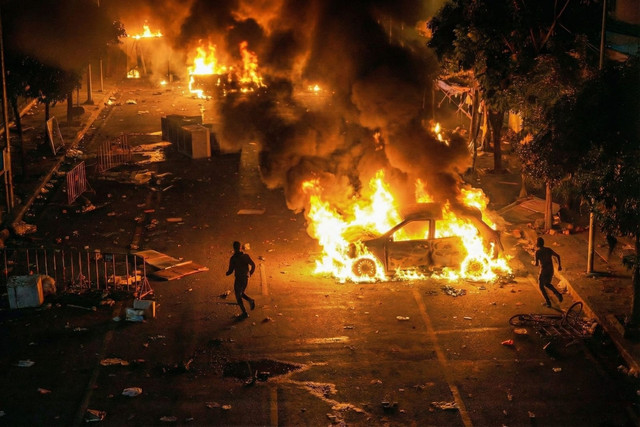 Pembakaran kios dan sejumlah kendaraan di Kalibata. (dok.pribadi/Fahruddin Fitriya)