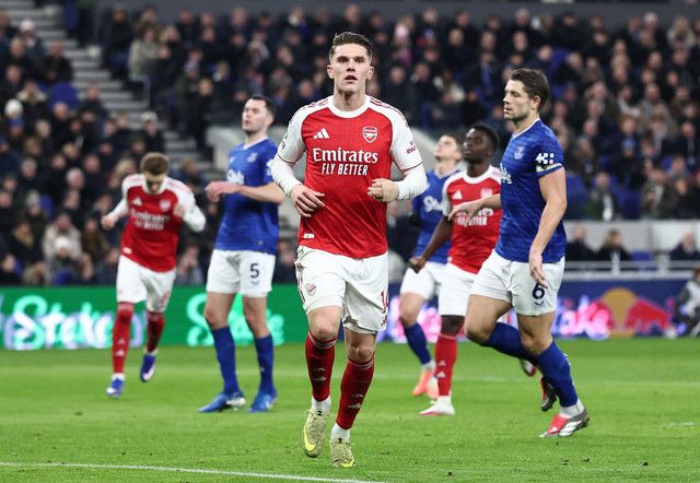 Selebrasi Viktor Gyokeres saat Everton vs Arsenal dalam laga pekan ke-17 Liga Inggris 2025/26 di Stadion Hill Dickinson, Minggu (21/12) dini hari WIB. Foto: REUTERS/David Klein
