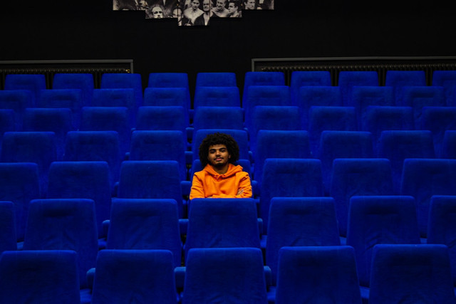 Ilustrasi IMAX 3D Bandung. Foto: Unsplash.com/Marius GIRE
