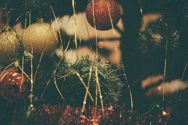 Ilustrasi Link Twibbon Natal 2025 dan Tahun Baru 2026, Unsplash/Anton Darius