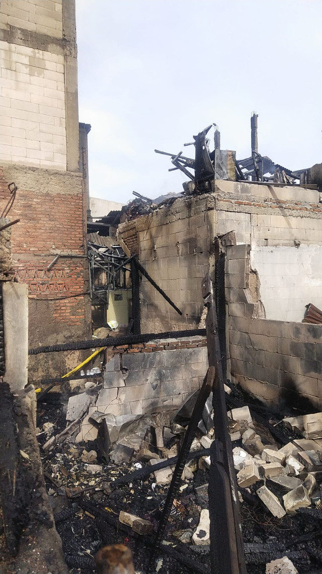Kebakaran melanda permukiman pada di kawasan Kapuk Muara, Penjaringan, Jakarta Utara, Minggu (21/12/2025). Foto: Dok. Istimewa