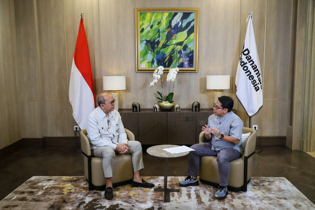 Menteri Investasi/BKPM, Roslan Roeslani berbincang dengan Pimred kumparan, Arifin Asydhad dalam program Info A1. Foto: Iqbal Firdaus/kumparan